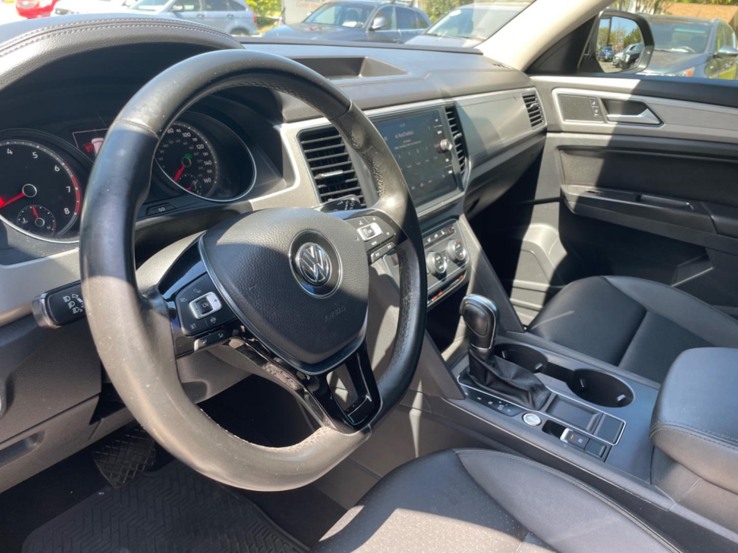 2019 BLACK VOLKSWAGEN ATLAS V6 SE (1V2DR2CA0KC) with an 3.6L engine, Automatic transmission, located at 5103 Dorchester Rd., Charleston, SC, 29418-5607, (843) 767-1122, 36.245171, -115.228050 - Local Trade-in with Gorgeous Leather Interior, Third Row Seating, Backup Camera, AUX/Bluetooth/USB, Dual Climate Control, Power Everything (windows, locks, seats, mirrors), Heated Seats, Rear In-door Sunshades, Push Button Start, Keyless Entry, Alloy Wheels. 121k miles Located at New Life Auto Sale - Photo#20